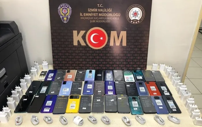 İzmir'de 6 milyon liralık kaçak ürün ele geçirildi - 1