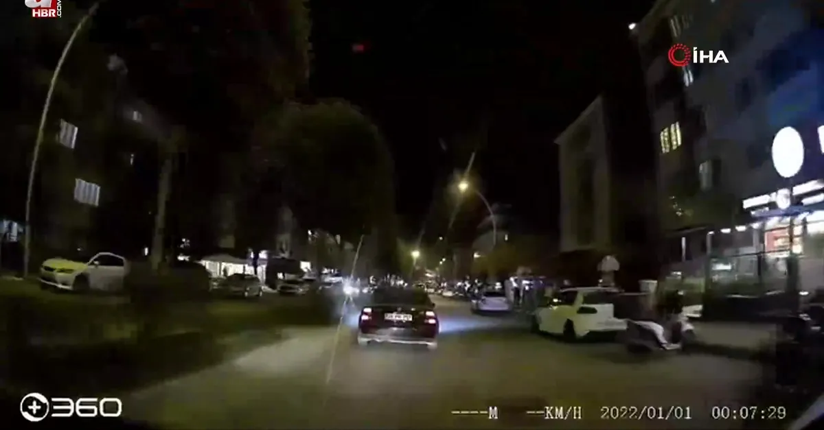 Otomobilin altında kalan kedi telef oldu!