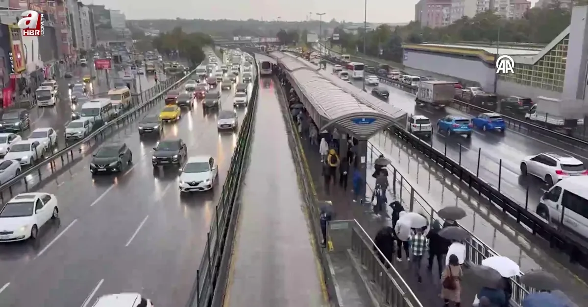 İstanbul Anadolu Yakası'nda trafik yoğunluğu yüzde 90'a ulaştı