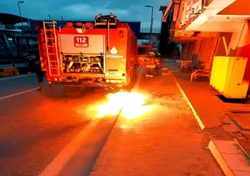 Avcılar'da kopan elektrik kabloları patladı