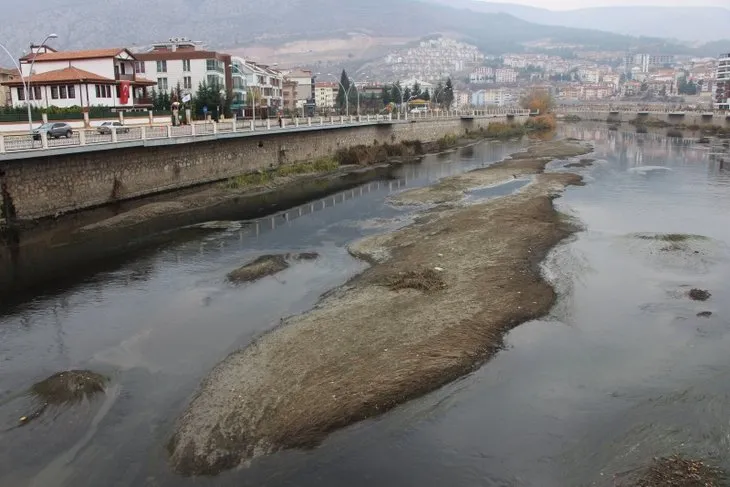 Son dakika: Kuraklık Türkiye’yi vurdu! Meşhur nehir karardı