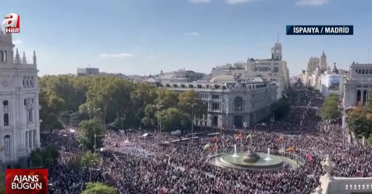 Madrid’de sağlık çalışanlarından protesto