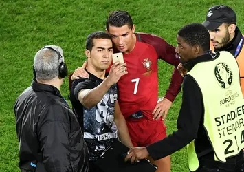 Ronaldo ile özçekim Portekiz'in başına dert açtı