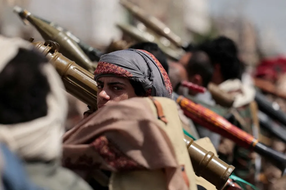 CANLI İran geriliminde kritik gelişmeler! Reuters: Husiler Suudi Arabistan'ı Irak'tan vurdu, Süveyş'teki İHA saldırısı enerji piyasalarını alarma geçirdi - 1