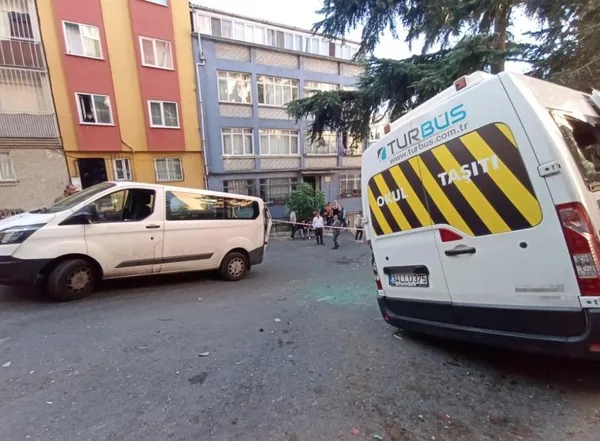 beyoglunda-ogrenci-servisinin-frenleri-tutmadi-once-bir-yayaya-ve-otomobile-carpti-sonra-1664872973423.jpg Beyoğlu’nda öğrenci servisinin frenleri tutmadı! Önce bir yayaya ve otomobile çarptı sonra… - 1