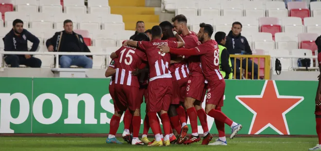 Sivasspor tarihe geçtiği maçta yenildi