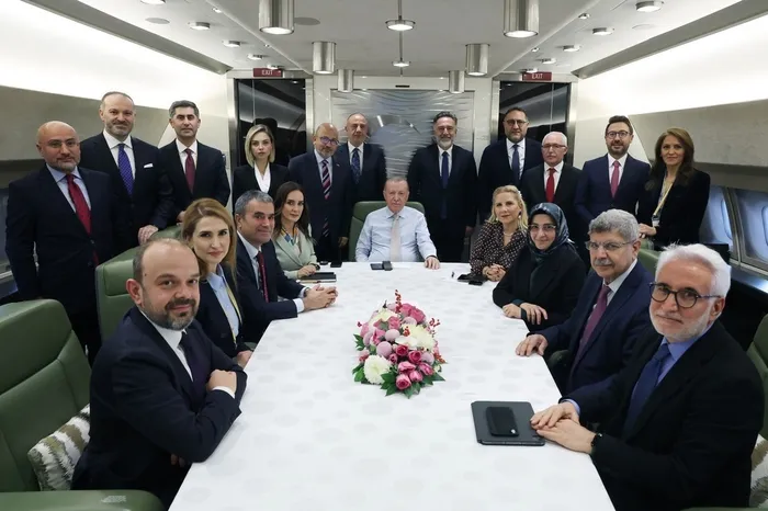 baskan-erdogandan-imrali-heyeti-mesaji-surece-katki-sunup-onunu-acacak-bir-karar-1763978992918.jpeg Başkan Erdoğan'dan İmralı heyeti mesajı: Sürece katkı sunup önünü açacak bir karar