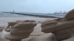 Başka bir gezegen değil... Dünya! Kıyıda beliren tuhaf yapıların sırrı ne?