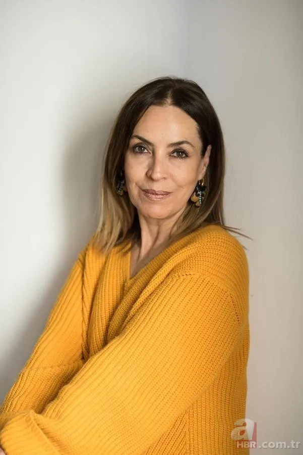 Hercai dizisinin Reyyan'ı Ebru Şahin'in güzelliğini kimden aldığı belli oldu! İşte ünlü oyuncunun çok merak edilen annesi... 9