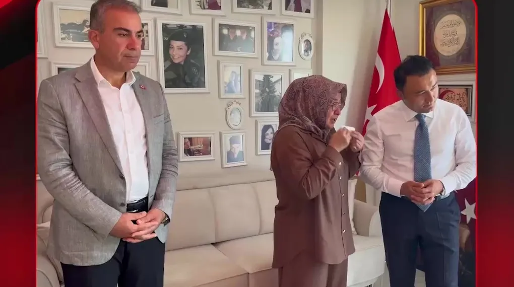 "GİYDİĞİ AYAKKABILAR TOZUYLA DURUYOR"