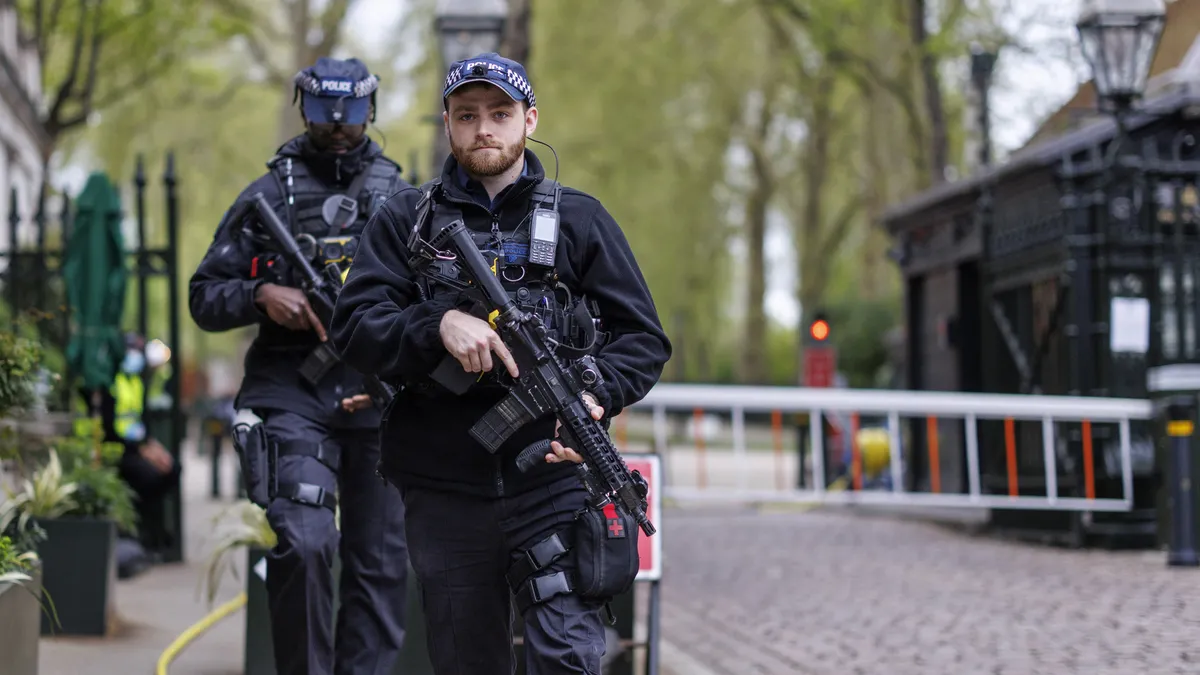 Londra'da "sürücüsüz taksi" olay yerine daldı