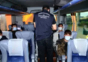 TEM'de durdurulan otobüste yakalandılar! 16 kişi...