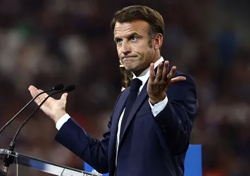 Rugby Dünya Kupası açılışında Macron'a soğuk duş! İzleyicilerden ıslıklı protesto
