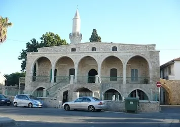Kıbrıs Rum kesiminde Larnaka Büyük Camii'ne alçak saldırı