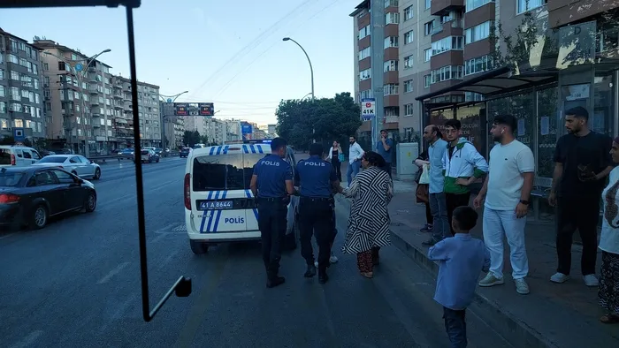 1718651213662.jpg Bebek arabası kapıya sıkıştı: Öfkeli baba sürücüye saldırdı - 2