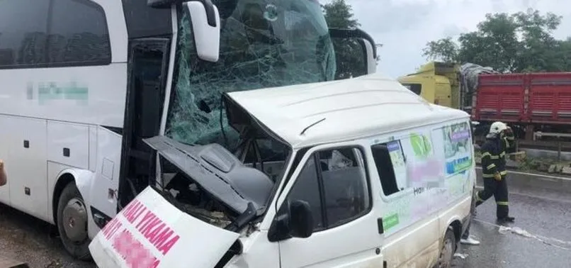 Ordu'da otobüs ile minibüs çarpıştı: Ölü ve yaralılar var
