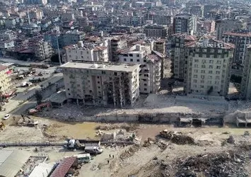 Hatay'da yüzlerce kişinin can verdiği Rönesans Rezidans'ın enkazı kaldırıldı!
