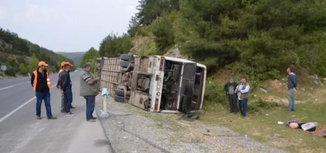 Antalyaspor taraftarlarını taşıyan otobüs devrildi: 3 yaralı