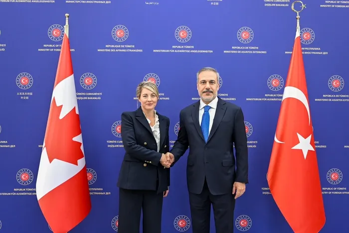 turkiye-ile-kanada-arasindaki-ticaret-hacmi-buyuyor-hedef-5-milyar-dolar-1715795432638.jpg Türkiye ile Kanada arasındaki ticaret hacmi büyüyor! Hedef: 5 milyar dolar! - 3