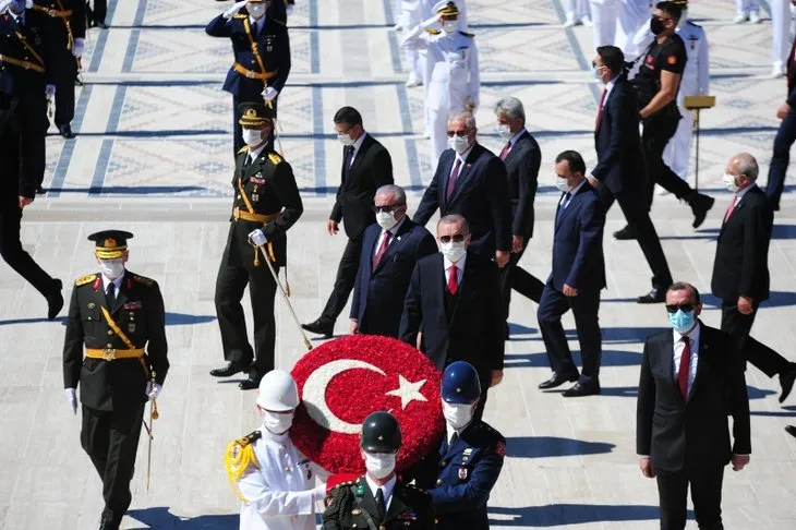 son-dakika-buyuk-taarruzun-98-yilinda-baskan-erdogandan-net-mesaj-turkiye-tehditlere-boyun-egmeyecek-1598776935156.jpg