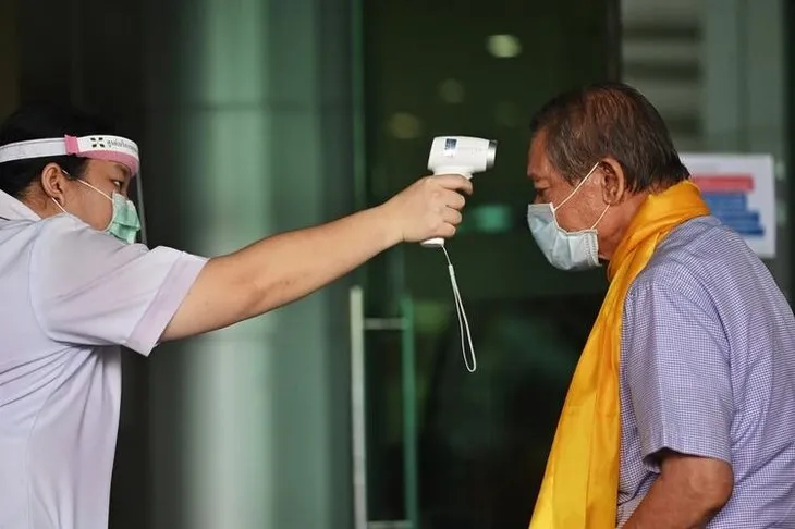 Tayland Kralı Maha Vajiralongkorn’un 20 cariyesiyle birlikte coronavirüs karantinasına girdi