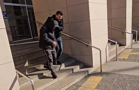 Çinli turisti dolandıran taksici böyle yakalandı. (DHA)