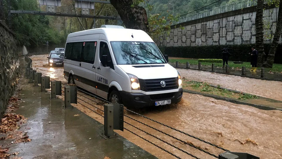 Sarıyer’de tünel girişini su bastı