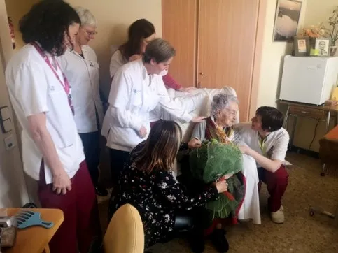 113 yaşındaki İspanyol Maria Branyas koronavirüsü yendi - 2