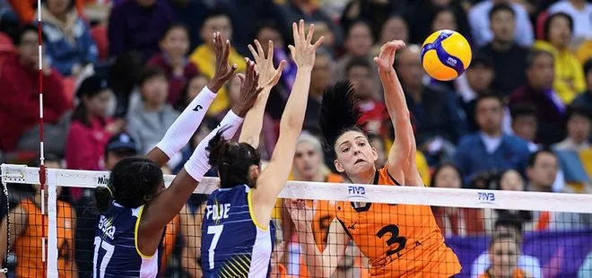 Eczacıbaşı VitrA voleybolda dünya ikincisi oldu