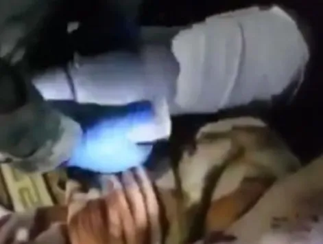 Mehmetçik, yaralı teröriste yardım elini uzattı - 1
