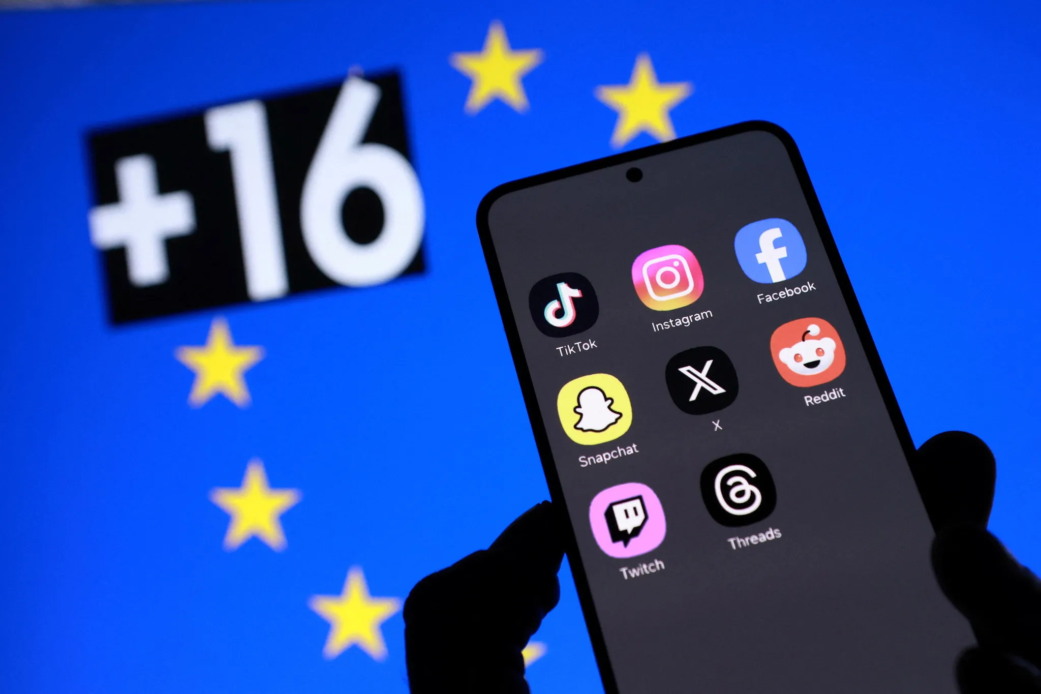 Sosyal medya tehlikesi alarm veriyor! İtalya'da da düğmeye basıldı