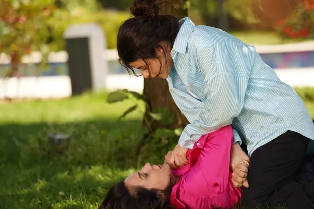 ates-kuslari-izle-atv-canli-ates-kuslari-19-bolum-kesintisiz-full-hd-4k-sifresiz-tamamini-izleme-ekrani-1686330625014.jpg ATEŞ KUŞLARI İZLE | Ateş Kuşları 19. bölüm kesintisiz, full HD, 4K, şifresiz, tamamını seyret! - 1