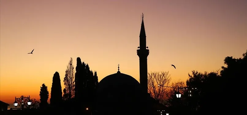 Üç aylar orucu farz mı, kaç gün tutulur? Diyanet’e göre 3 aylar orucuna nasıl niyet edilir?