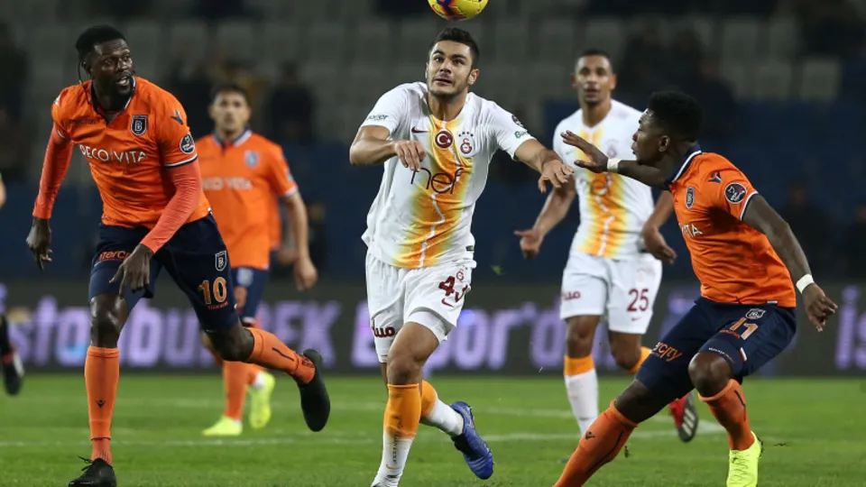Galatasaray'a 2 dünya yıldızı
