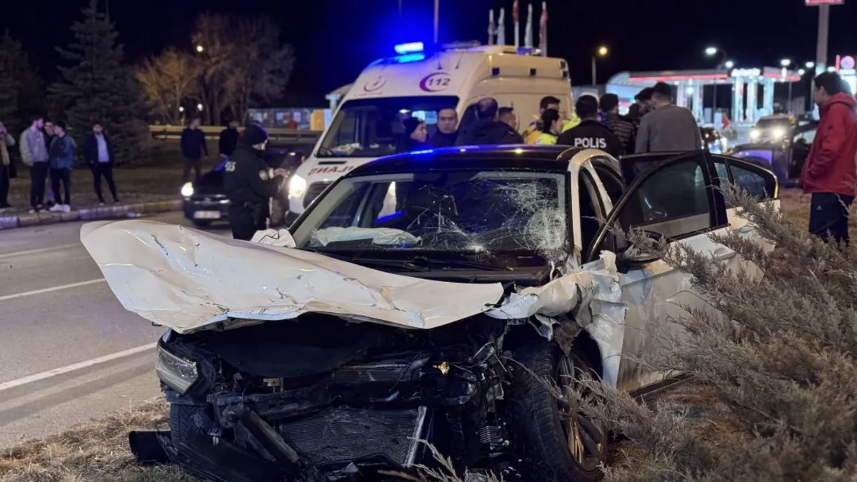 Erzurum'da otomobil kazası: 2'si ağır 6 kişi yaralandı!