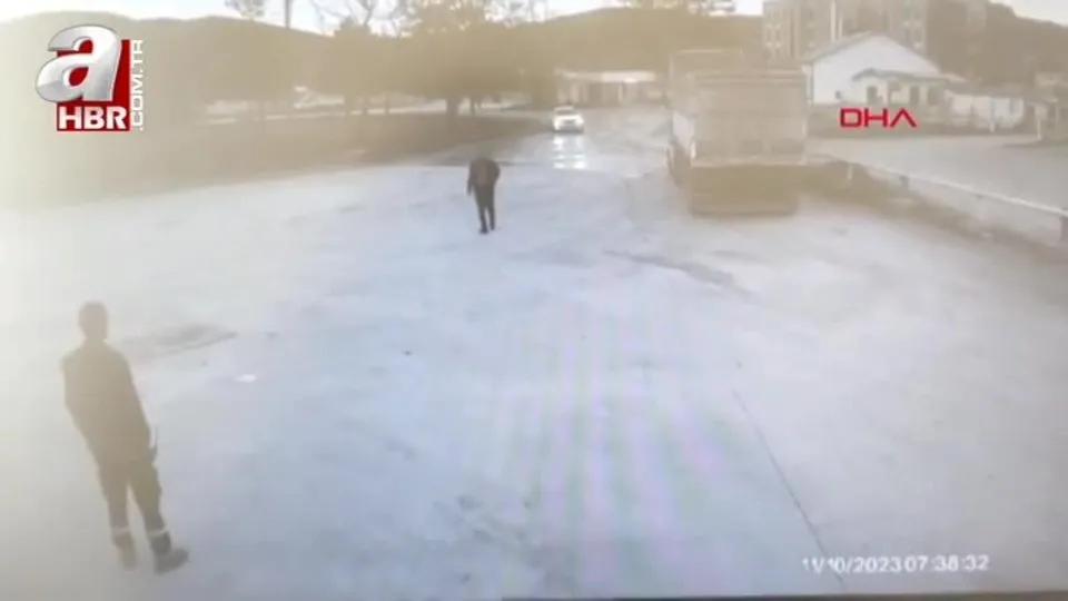 Ağabeyini öldüren kişinin ağabeyine otomobille çarpıp, yaraladı