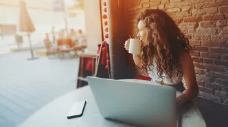 Bir kahveyle saatlerce oturma dönemi bitiyor: Kafelerde laptop kullananlara yeni kurallar geliyor