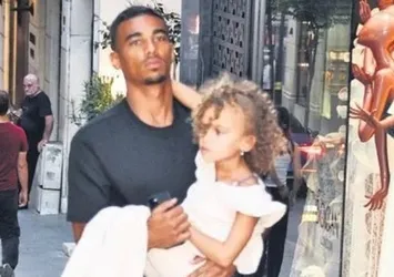 Alexander Djiku kızıyla böyle görüntülendi