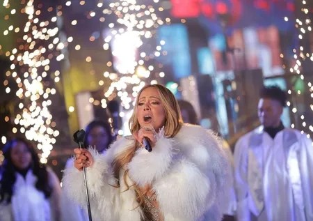 Mariah Carey tepkilere rağmen Suudi Arabistan'da konser verdi!