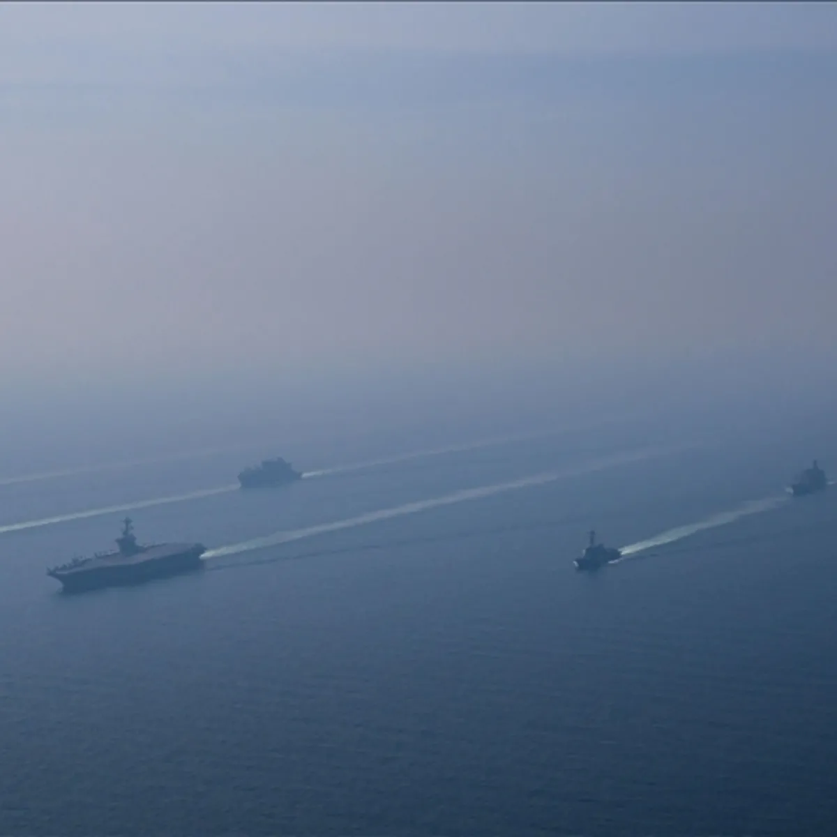 Körfezde savaş alarmı! Bahreyn'de ABD'ye ait savaş gemileri denize açıldı