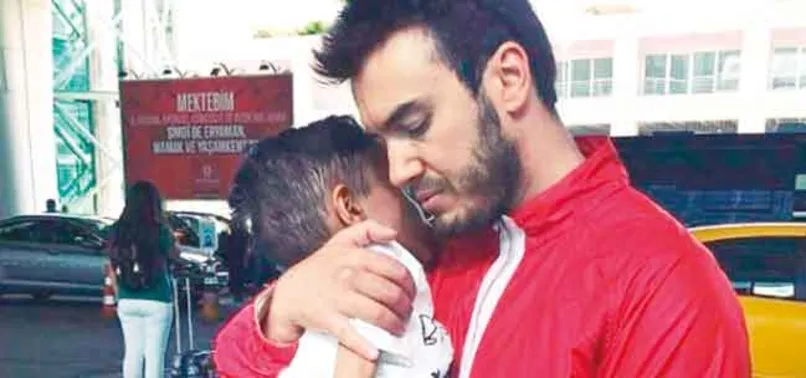 Küçük Emre, Ceceli'nin kollarında