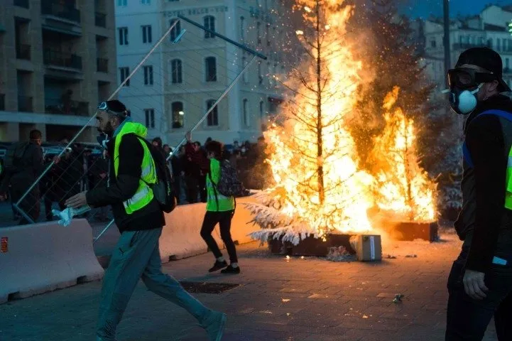 Sarı Yelekliler’in protestosu Hollanda’ya sıçradı
