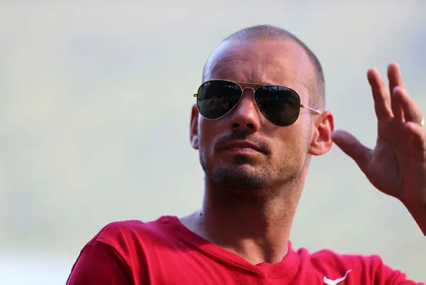 Galatasaray'ın yıldızı Wesley Sneijder İstanbul'a veda etmeye hazırlanıyor - 1