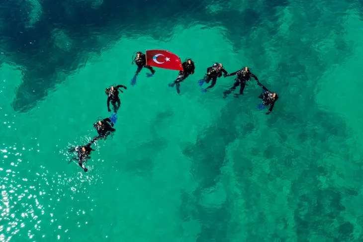 Jandarmanın zorlu eğitimi nefesleri kesti! İşte İzmir'de heyecan veren o görüntüler