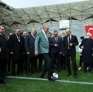 Alsancak Mustafa Denizli Stadı’nın açılışında renkli görüntüler! Başkan Erdoğan sahaya indi