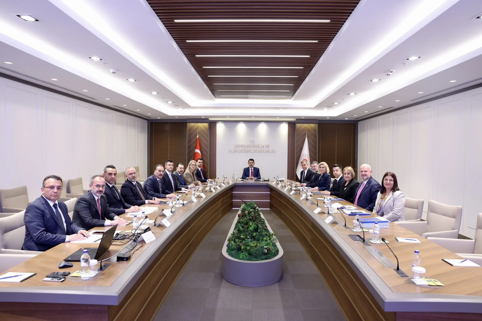 Bakan Kurum Cemil Tugay ve heyetini kabul etti: İzmir için çalışmaya devam edeceğiz