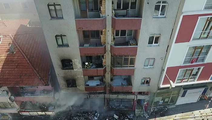 Son dakika: Beylikdüzü'nde İSKİ çalışmaları sırasında doğal gaz borusunda patlama - 4