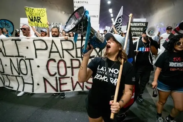 ABD’de LGBT karşıtı eylem: Karşıt gruplar arasında çatışma çıktı! Okullarda eğitimi verilmemeli