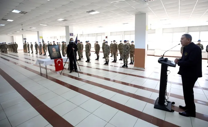 Milli Savunma Bakanı Hulusi Akar ve TSK'nın komuta kademesinden sınır hattında Ramazan Bayramı