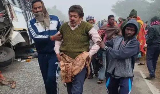 Hindistan'da korkunç kaza! Onlarca ölü ve yaralı var - 1